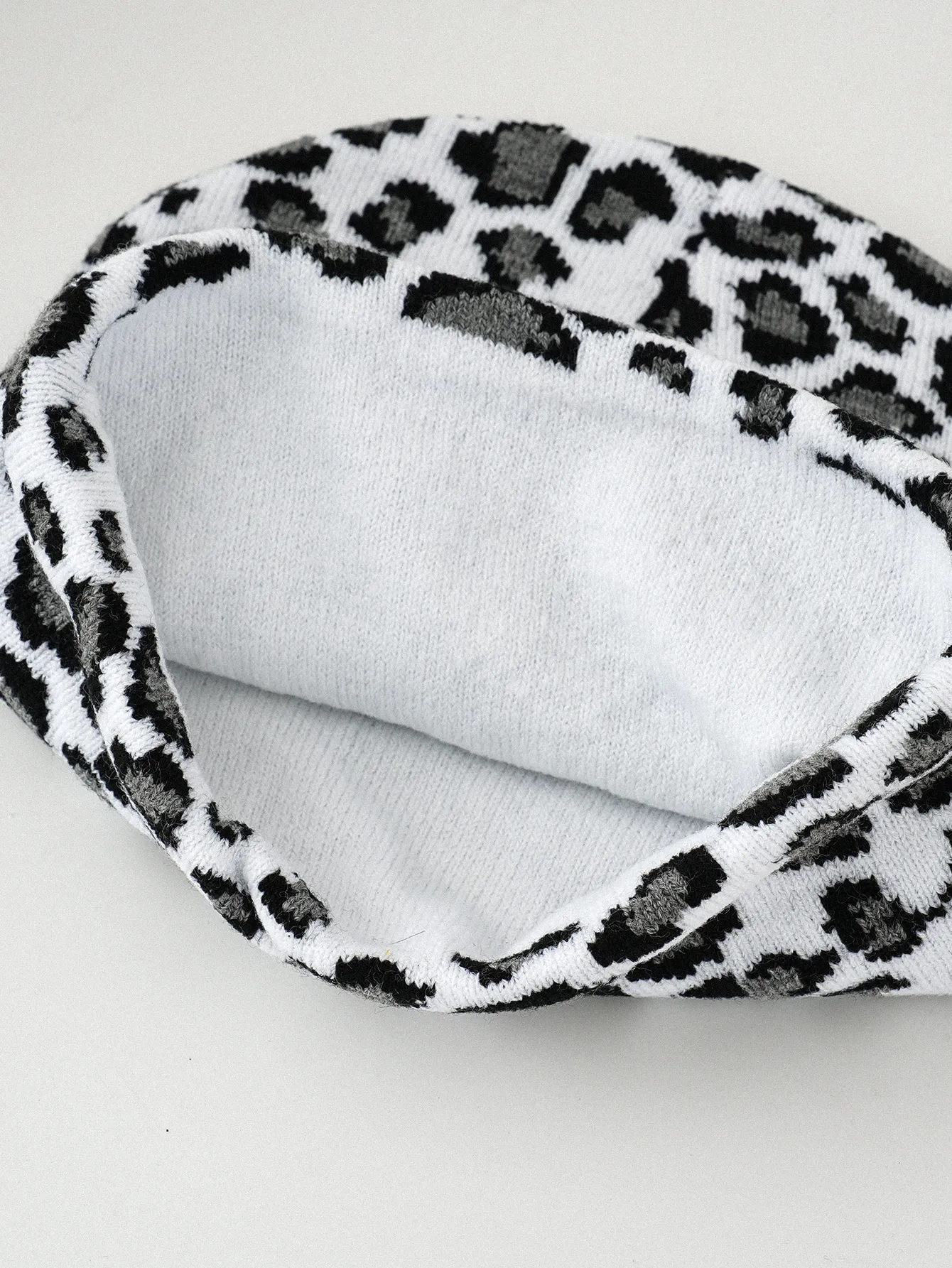 Unisex Cheetah Print Wool Cap for Commute, Warm Polyester Hat Featuring High-Quality Printing
