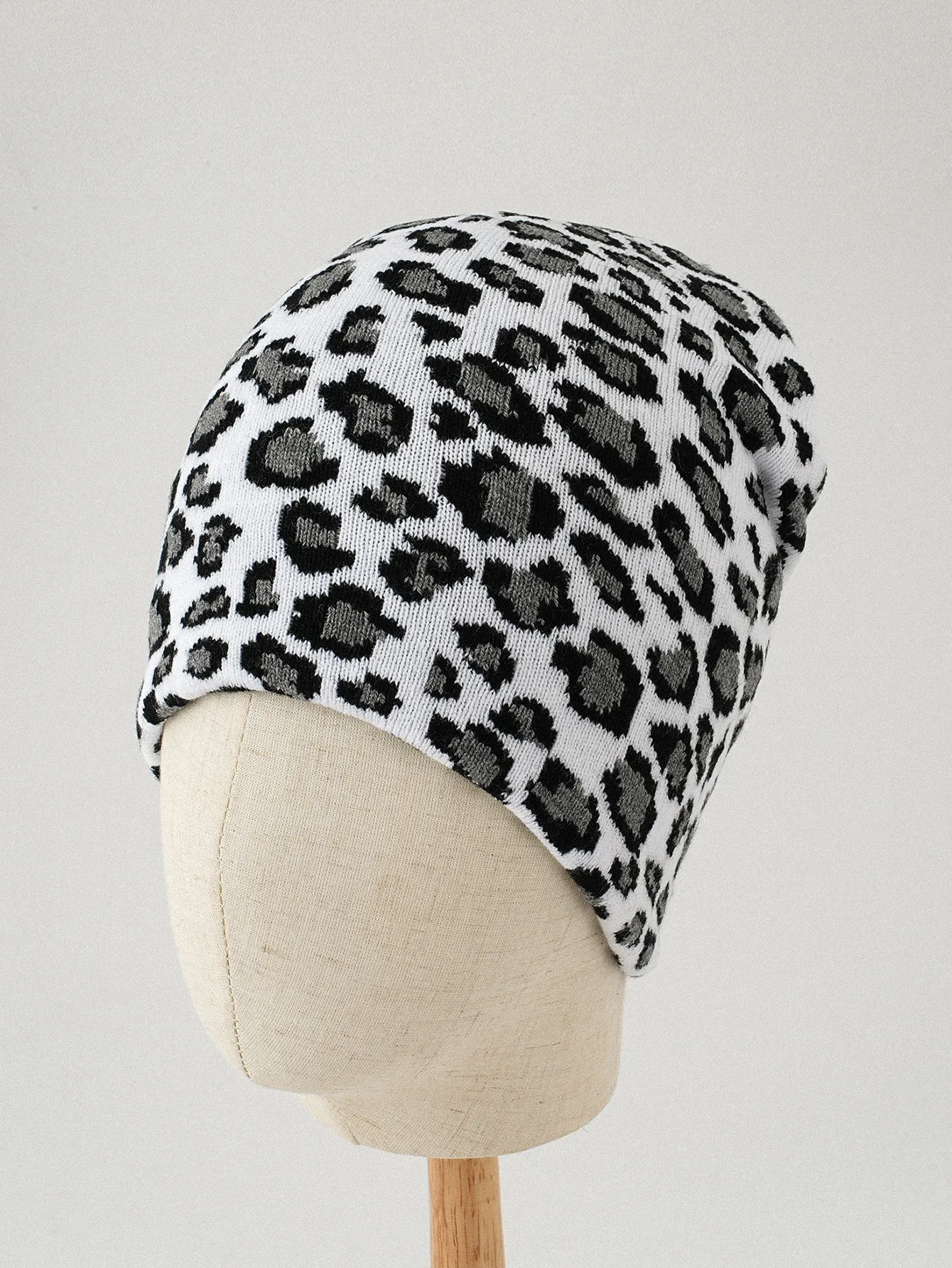 Unisex Cheetah Print Wool Cap for Commute, Warm Polyester Hat Featuring High-Quality Printing