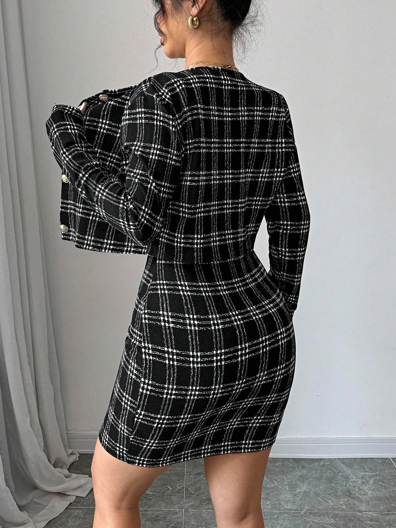 Elegant Sleeveless Plaid Skirt Co-ord Set in Knitted Polyester Fabric, 2 Pieces Set
