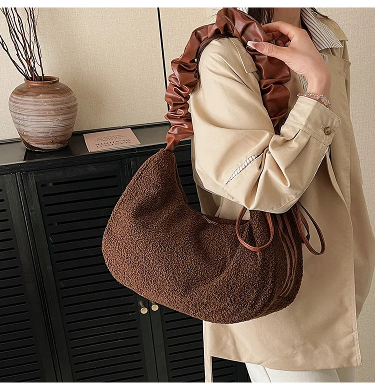 Women’s Underarm Bag in Cloud Shape Featuring Wool Material and Single Shoulder Strap