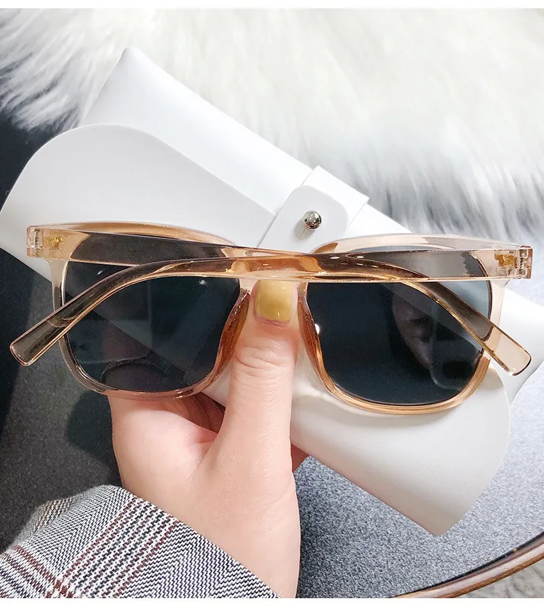 Unisex Square Full Frame Sunglasses with AC Lens Material in Dyed Black, Perfect for Spring