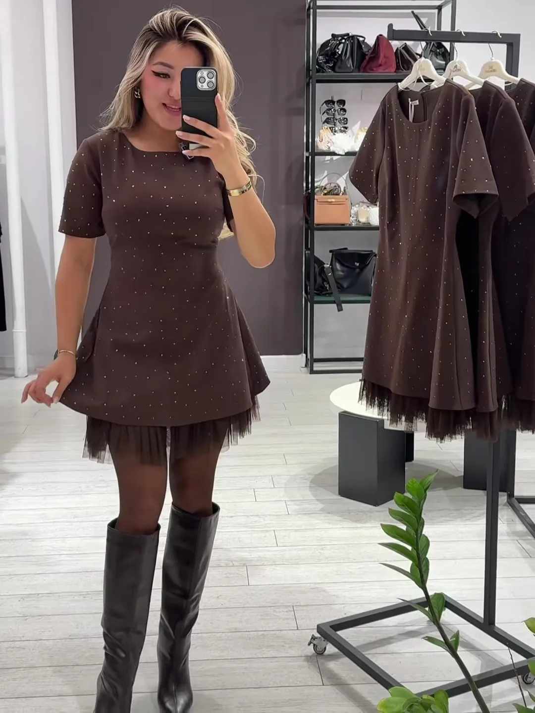 Elegant Lace Dress with Short Sleeve and Round Neck, Casual Style in Polyester Fabric