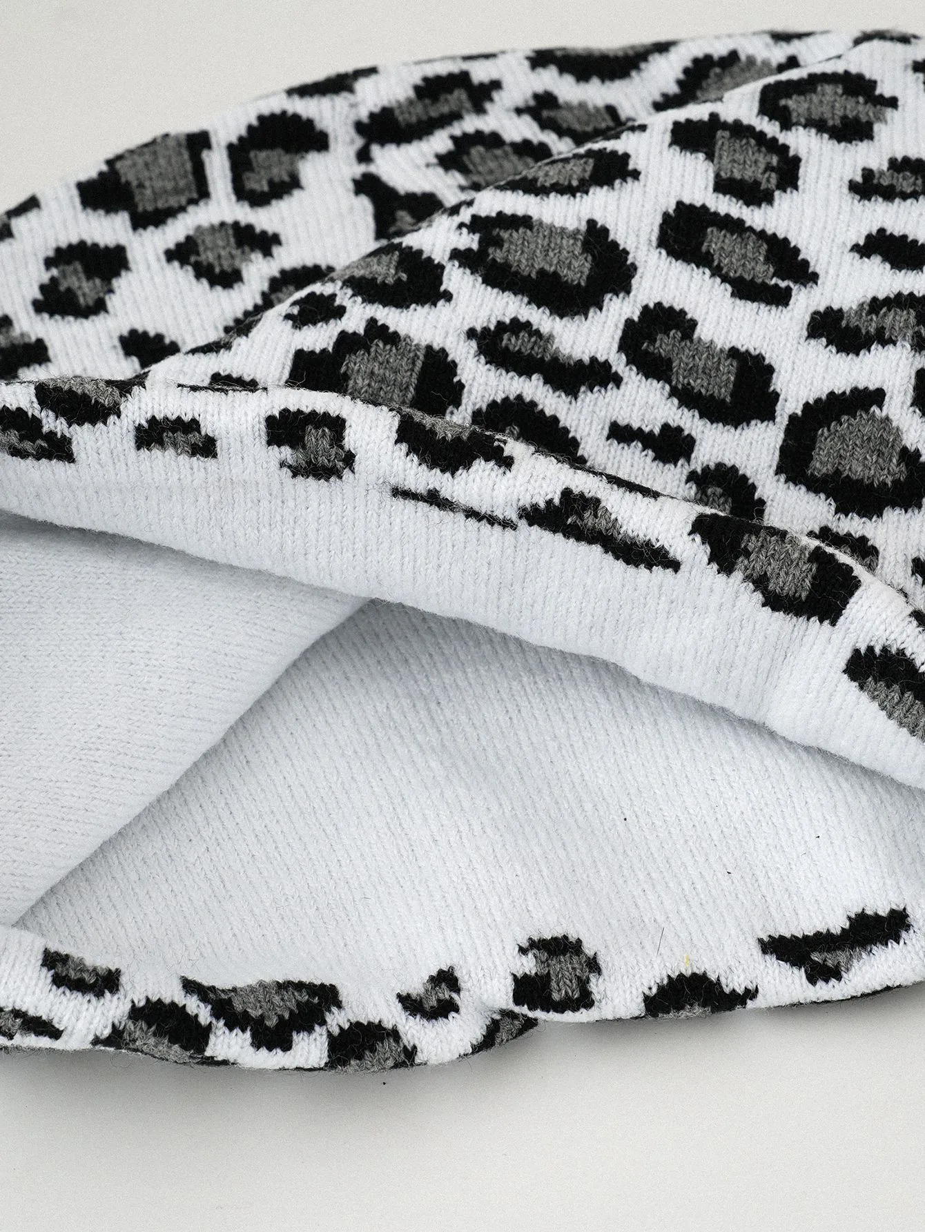 Unisex Cheetah Print Wool Cap for Commute, Warm Polyester Hat Featuring High-Quality Printing