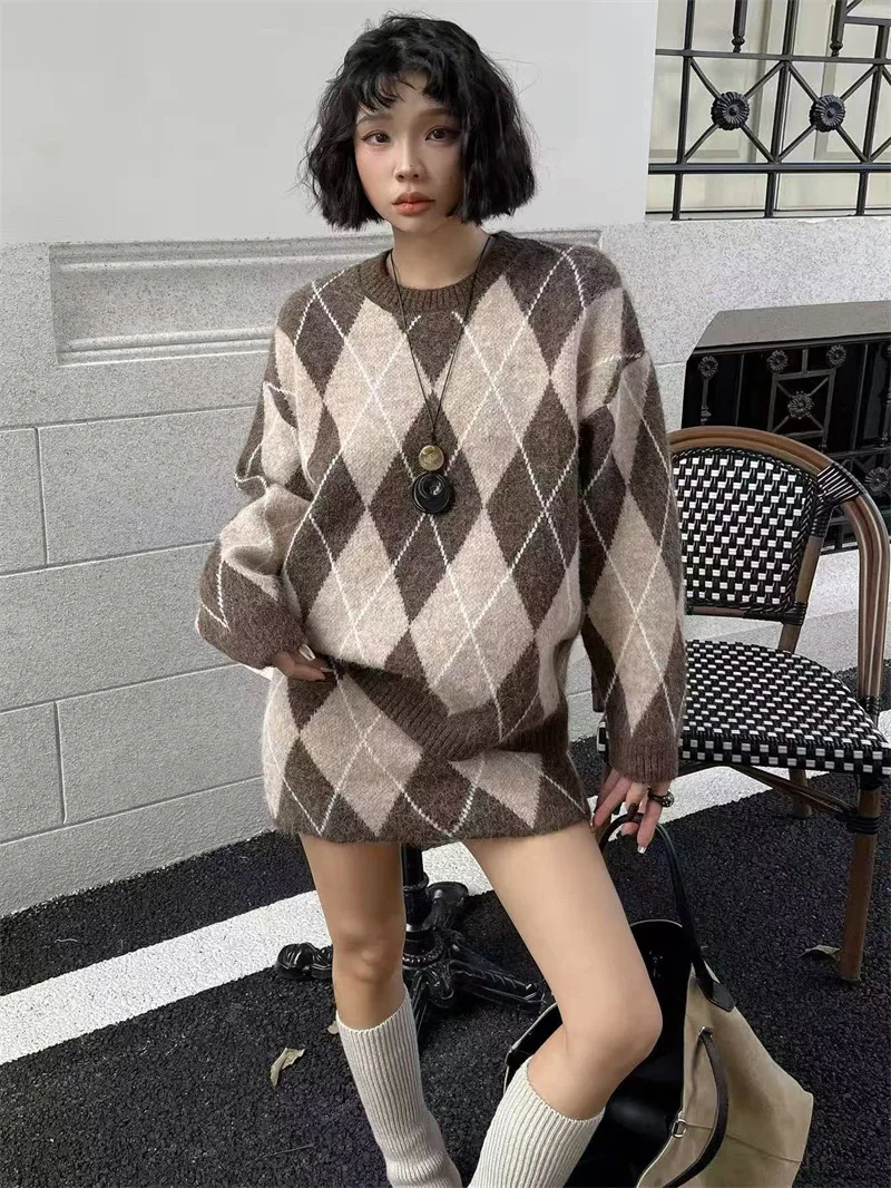 Color Block Long Sleeve Sweater in Knitted Fabric with Loose Fit for Commute