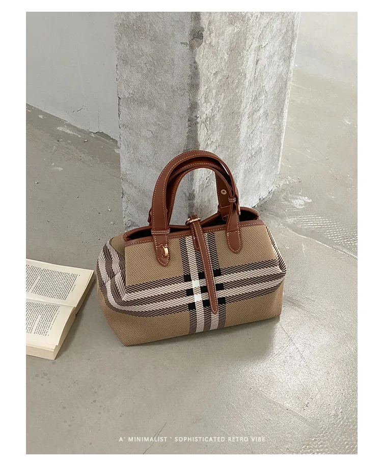Adults' Square Shoulder Bag Made of Pu Leather, Ideal for Use in All Seasons