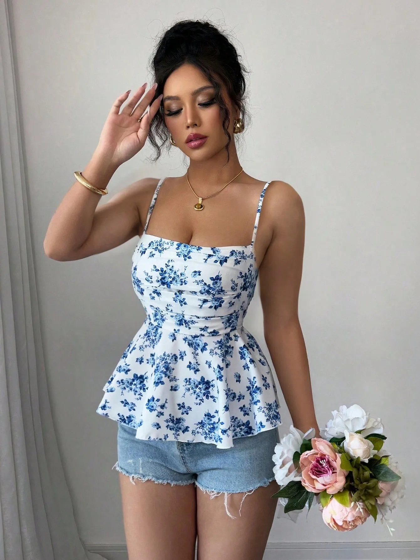 Sexy Ditsy Floral Polyester Vest with Printing in Strap Style