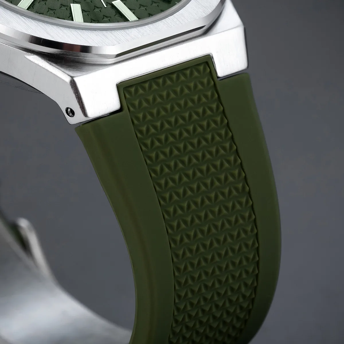 Men's Quartz Watch with Tempered Glass Mirror Featuring Pointer Display and Silica Gel Strap with Pin Buckle