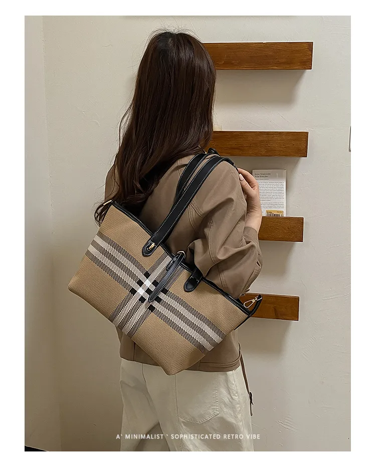 Adults' Square Shoulder Bag Made of Pu Leather, Ideal for Use in All Seasons