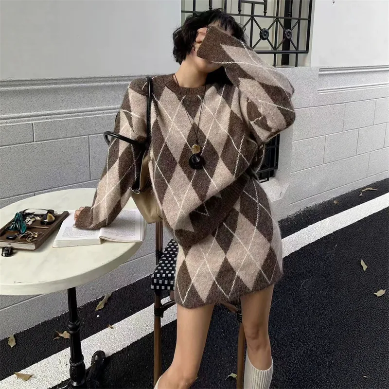 Color Block Long Sleeve Sweater in Knitted Fabric with Loose Fit for Commute