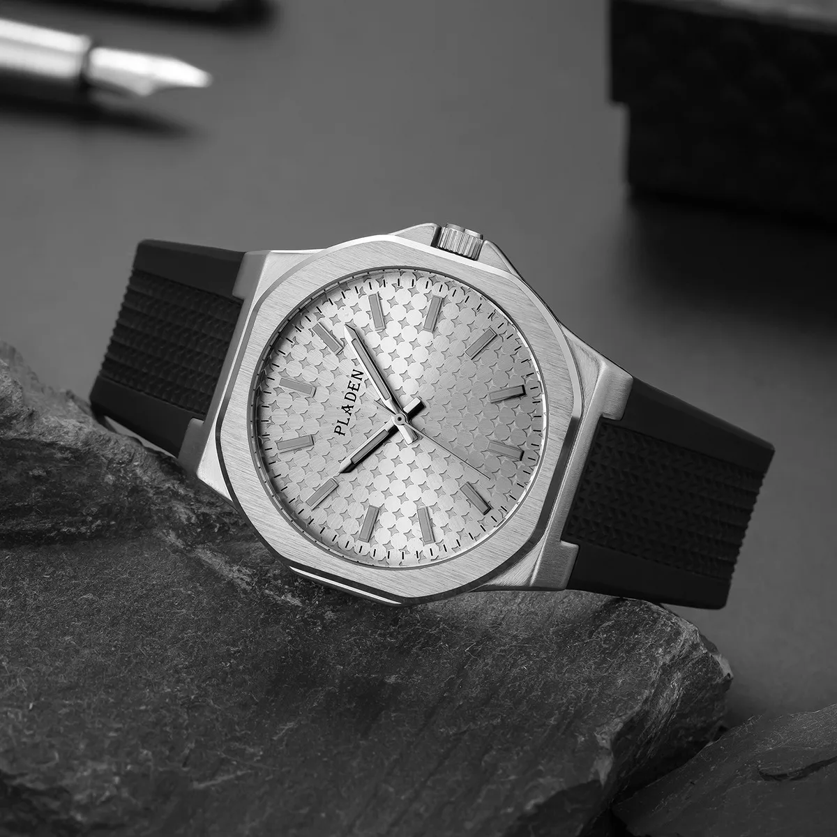 Men's Quartz Watch with Tempered Glass Mirror Featuring Pointer Display and Silica Gel Strap with Pin Buckle