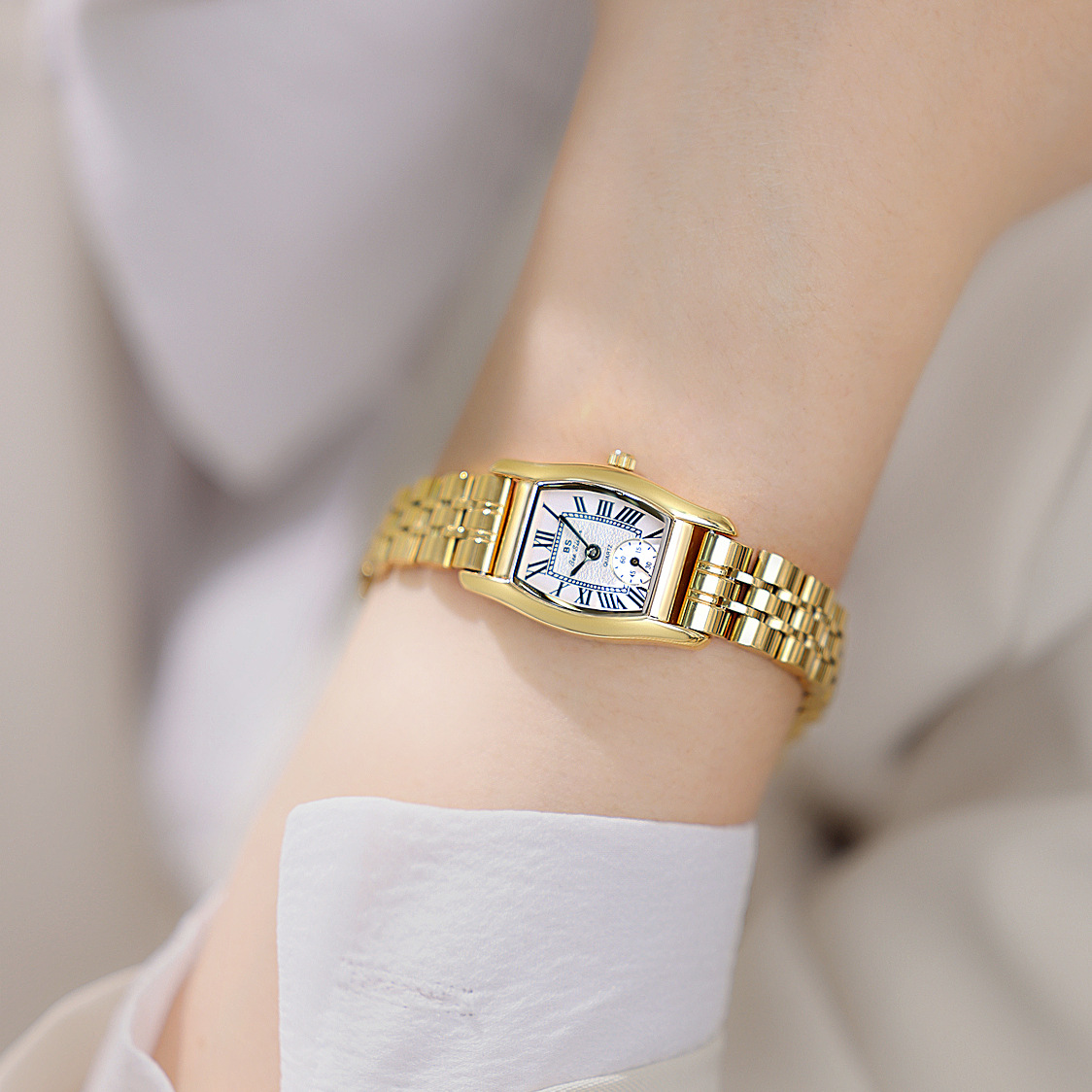 Barrel Shape Dial And Tempered Glass Mirror Watch