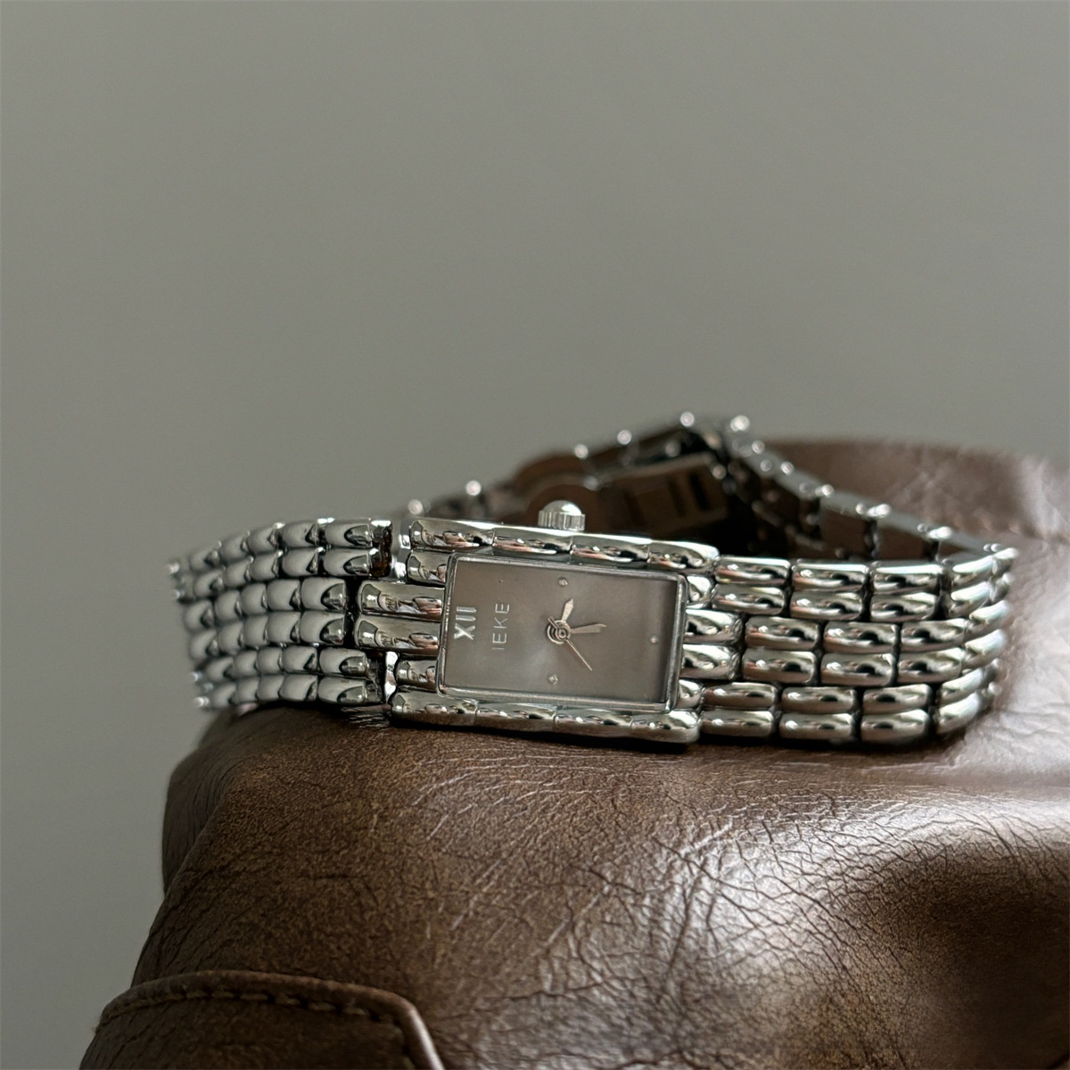 Quartz Watch With Stainless Steel Strap And Butterfly Double Snap Buckle