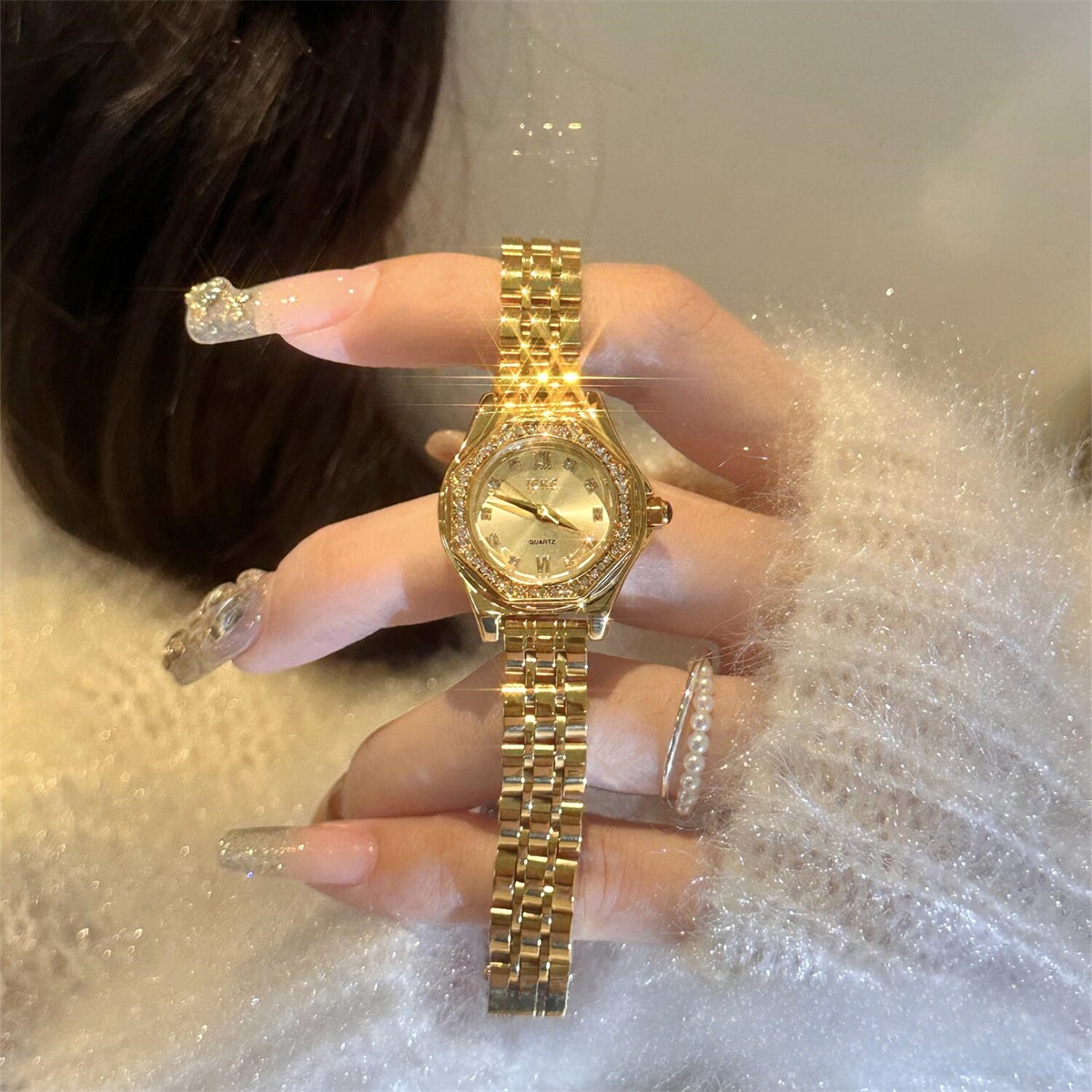 Women's Quartz Watch With Steel Strap and Metal Case