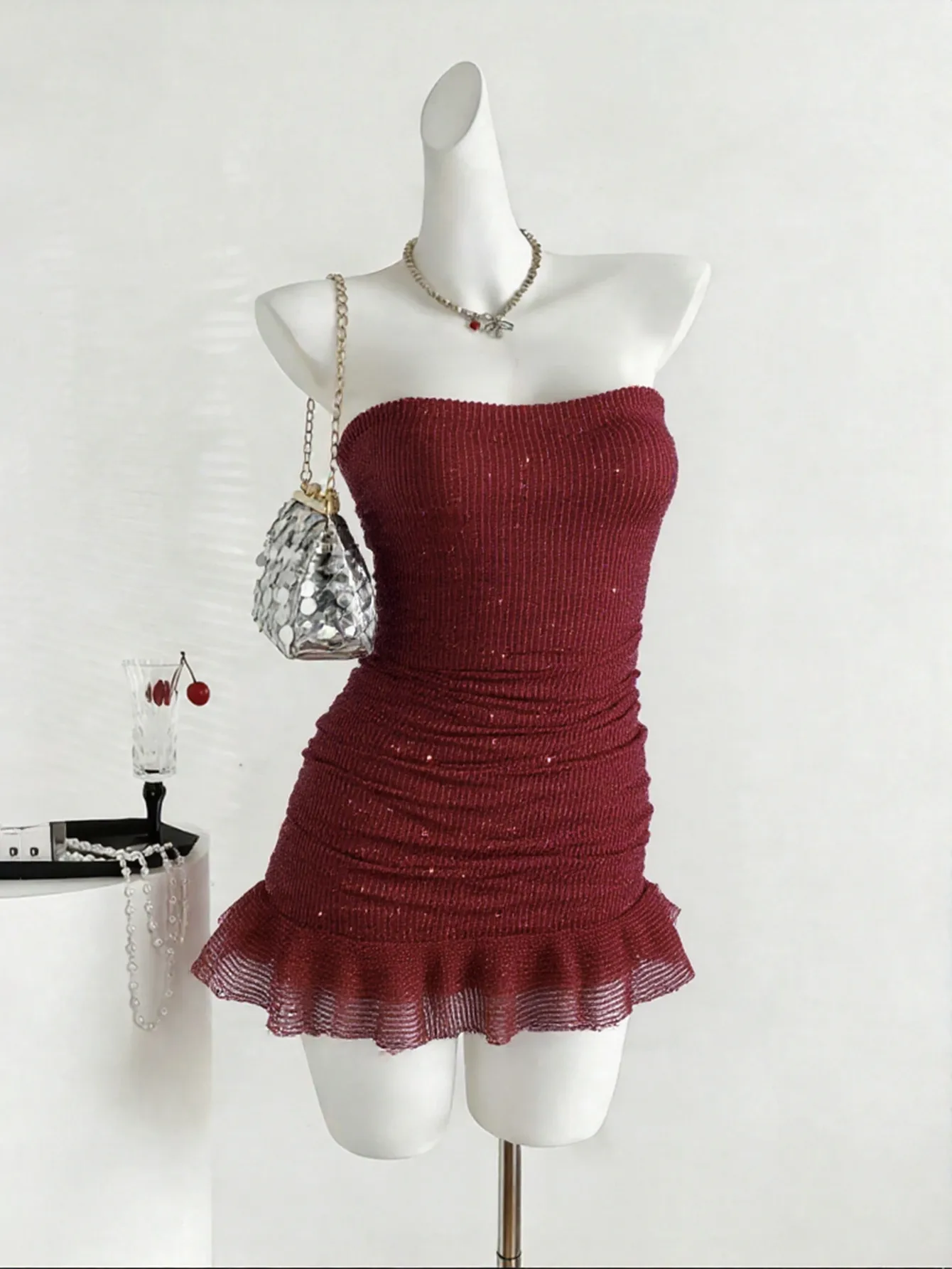 Sexy Solid Color Sleeveless Sequin Dress with Tube Bra Neckline for Party, Made of Polyester
