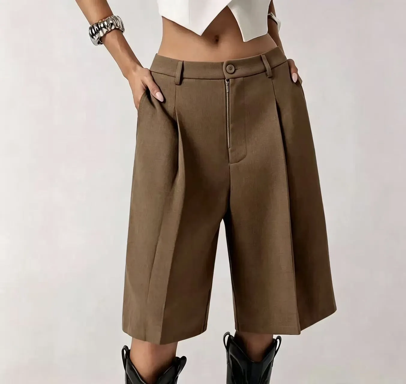 Solid Color Knee Length Dress Pants in Simple Style for Casual Wear, Made with Polyester Fabric Featuring Pocket Design