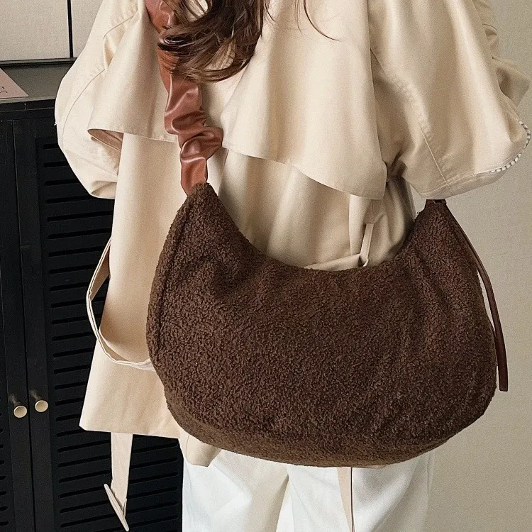 Women’s Underarm Bag in Cloud Shape Featuring Wool Material and Single Shoulder Strap
